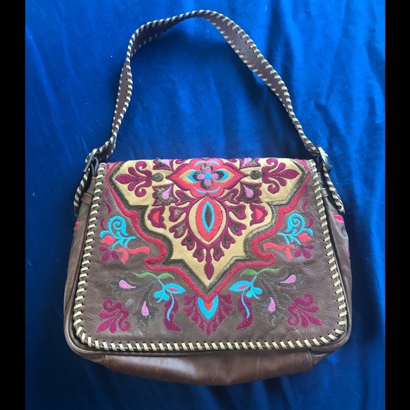 Isabella Fiore Handbags - ISABELLA FIORE Gorgeous Bohemian Leather Purse 💗